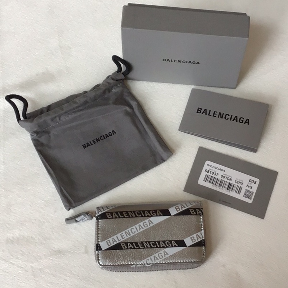 BALENCIAGA SMALL LEATHER WALLET/ CARD HOLDER WITH ALL AROUND ZIPPER.
